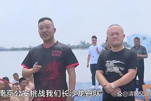 ?不许看了！暂停期间詹姆斯搞怪 拿纸杯罩住了镜头